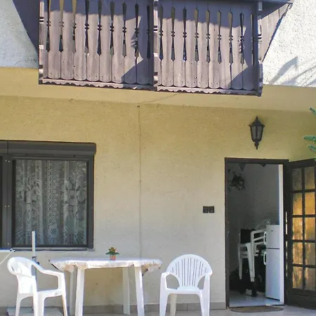 Nice In W/ 2 Bedrooms Nyaraló *